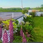 Holiday home 2bed Sleeps 6 River Walks Garden Parking *